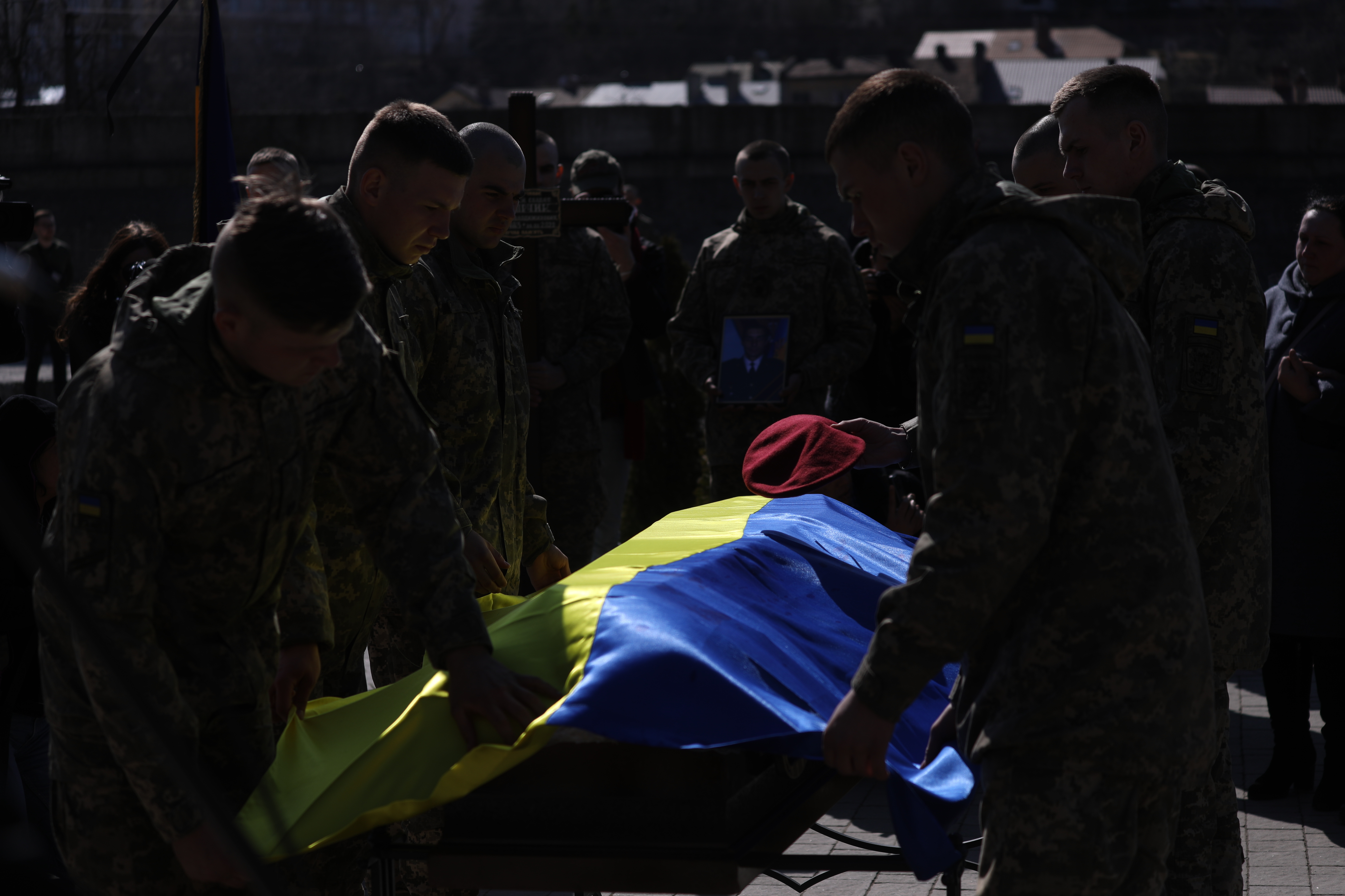 Photo of fallen soldier covered with Ukrainian flag 